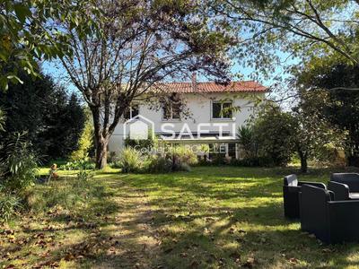 Maison - 166 m² - 7 pièces