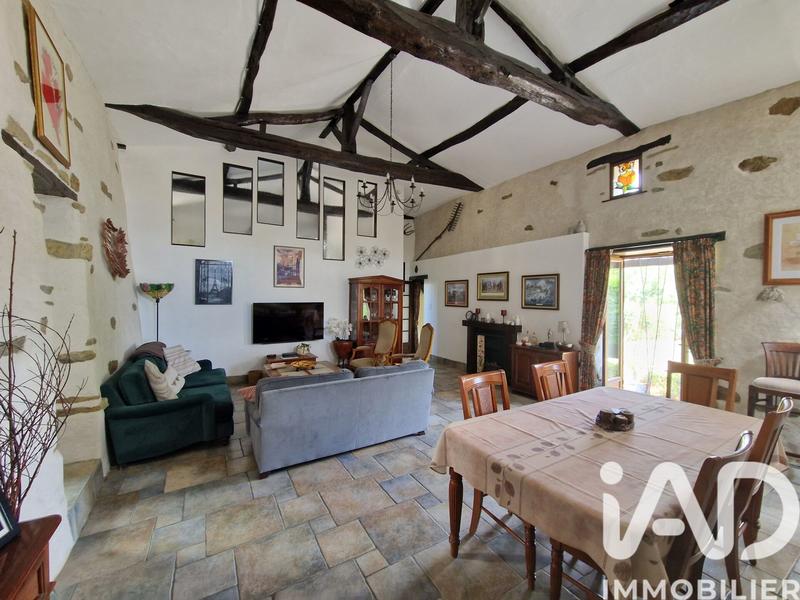 Maison - 366 m² - 10 pièces