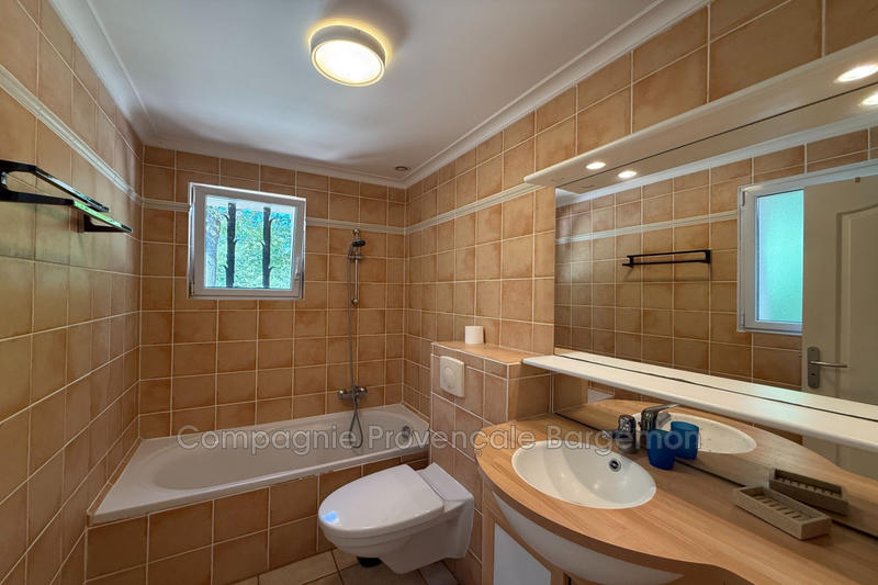 Maison - 260 m² - 9 pièces