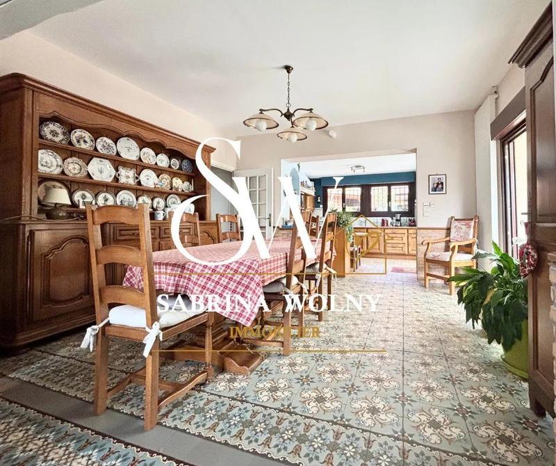 Maison traditionnelle - 209 m² - 8 pièces