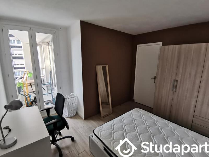 Chambre - 10 m² - 1 pièce