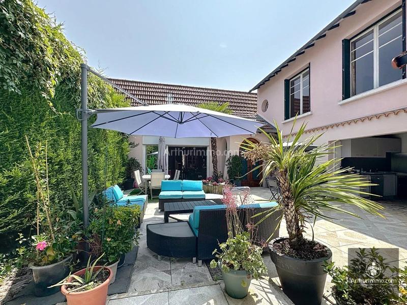 Maison - 308 m² - 8 pièces