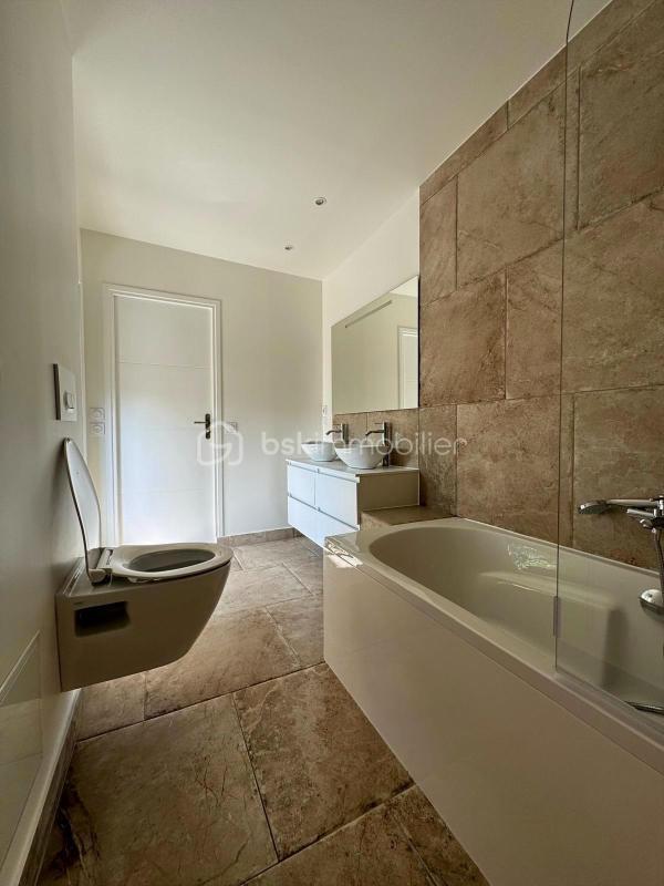 Propriété - 166 m² - 6 pièces