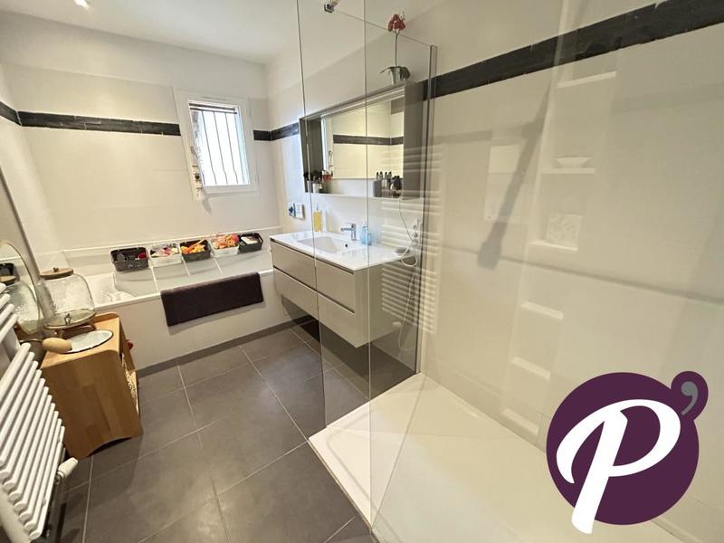 Maison - 185 m² - 5 pièces