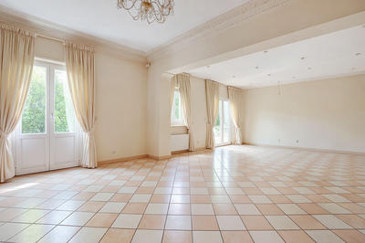 Propriété - 436 m² - 17 pièces