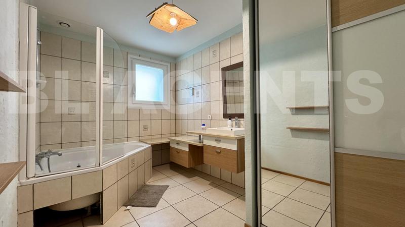 Maison - 179 m² - 9 pièces