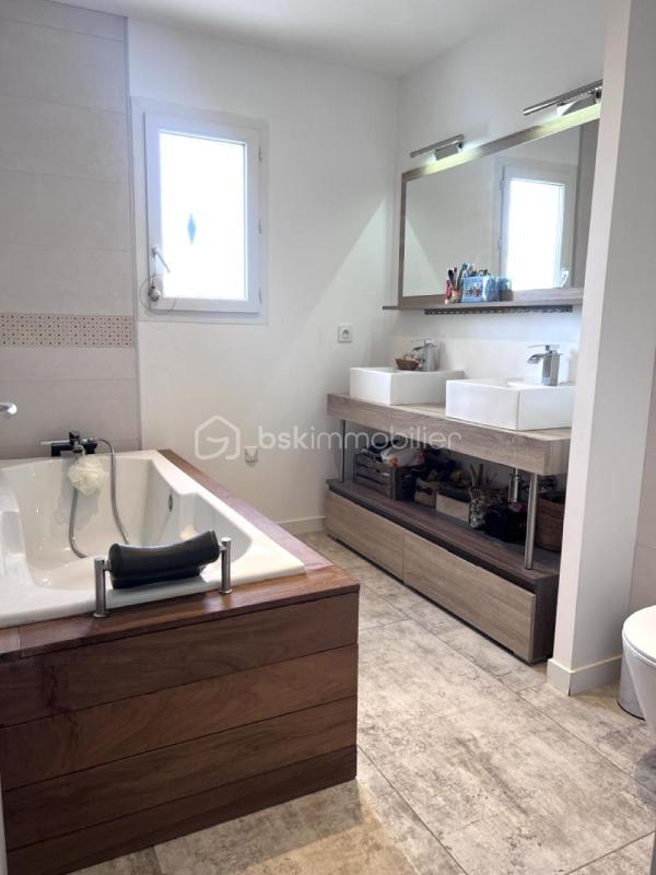 Maison - 92 m² - 5 pièces