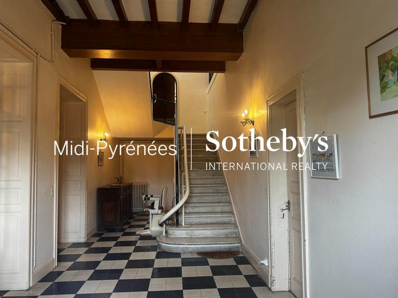 Maison - 299 m² - 8 pièces