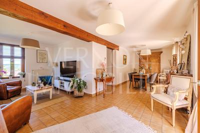 Maison traditionnelle - 137 m² - 6 pièces