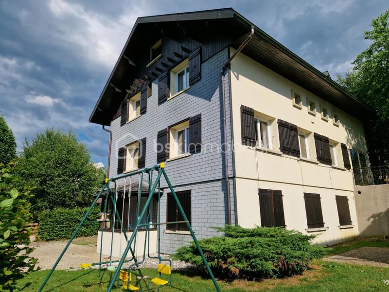 Maison - 249 m² - 12 pièces