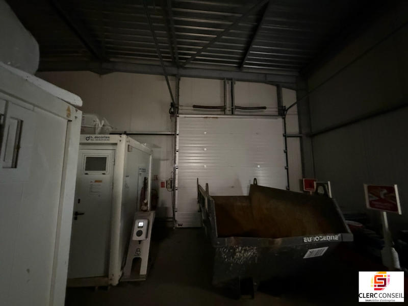 Local d'activités - 835 m²