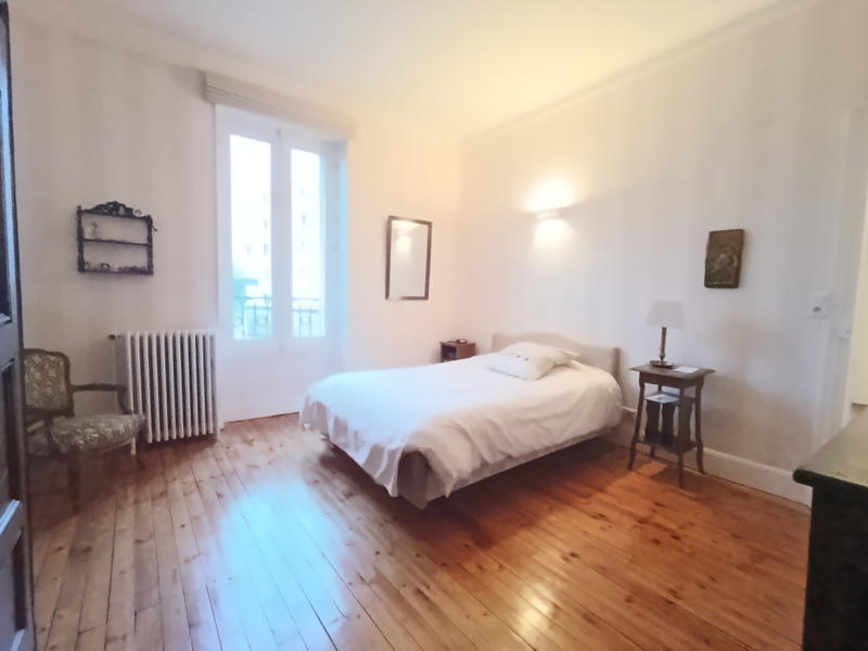 Maison - 242 m² - 9 pièces