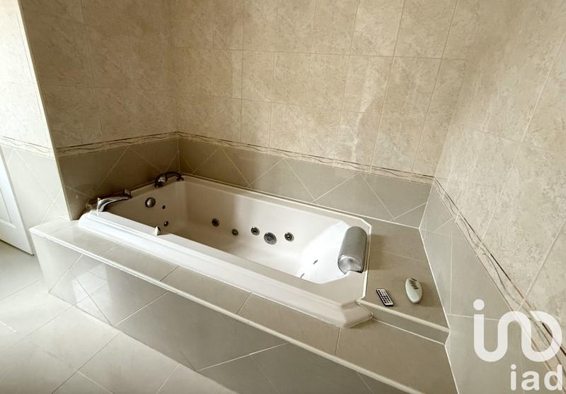 Maison - 414 m² - 8 pièces