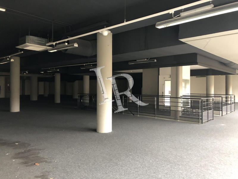 Local commercial - 962 m²