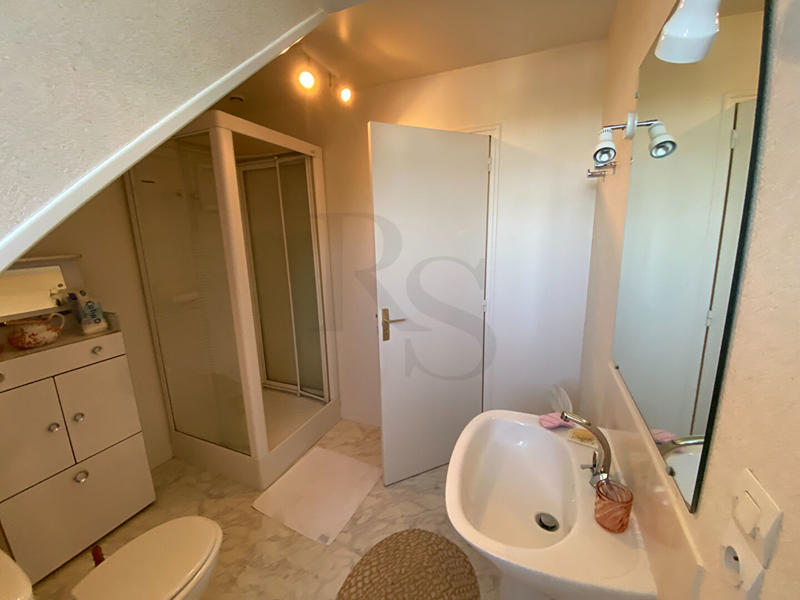 Maison - 220 m² - 9 pièces