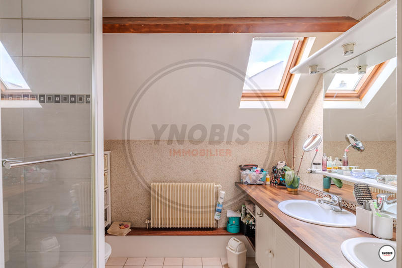 Maison - 202 m² - 7 pièces