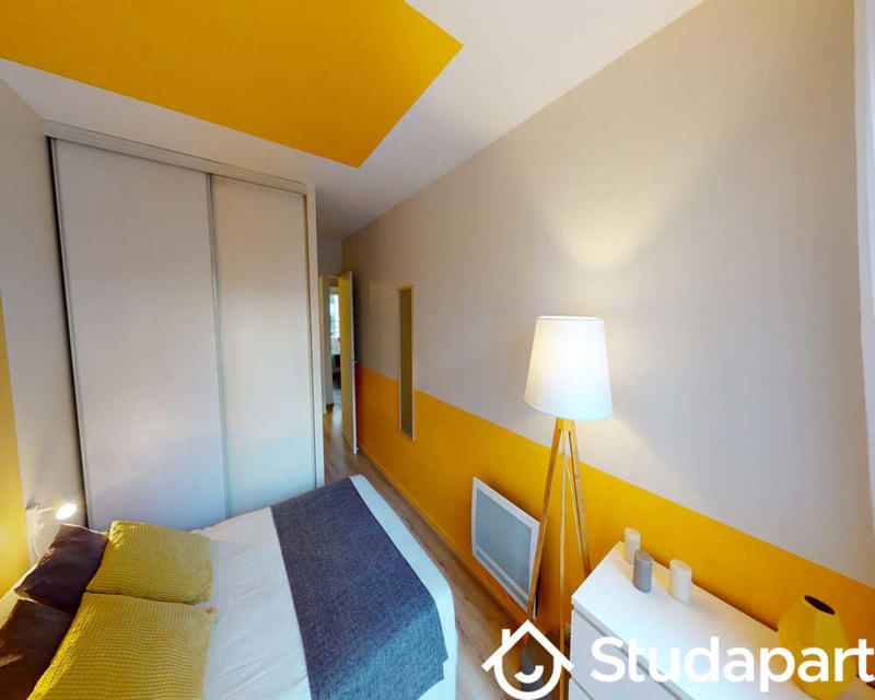 Chambre - 90 m² - 1 pièce