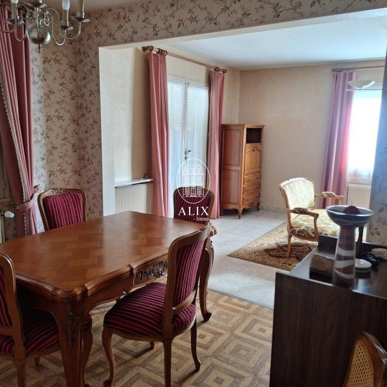 Maison - 150 m² - 8 pièces