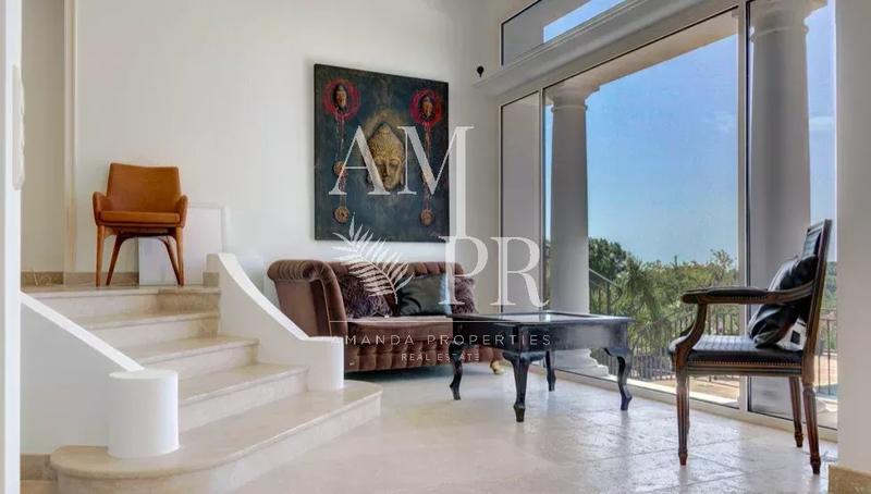 Villa - 600 m² - 12 pièces