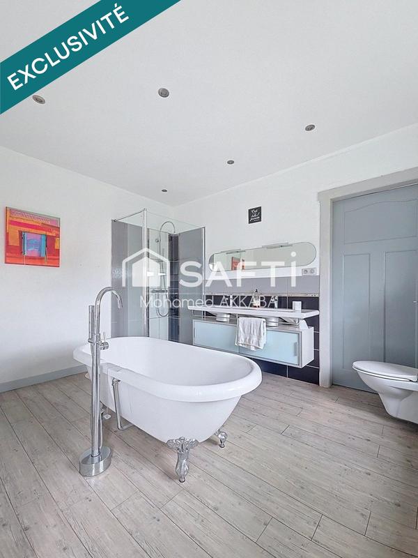 Maison - 310 m² - 12 pièces