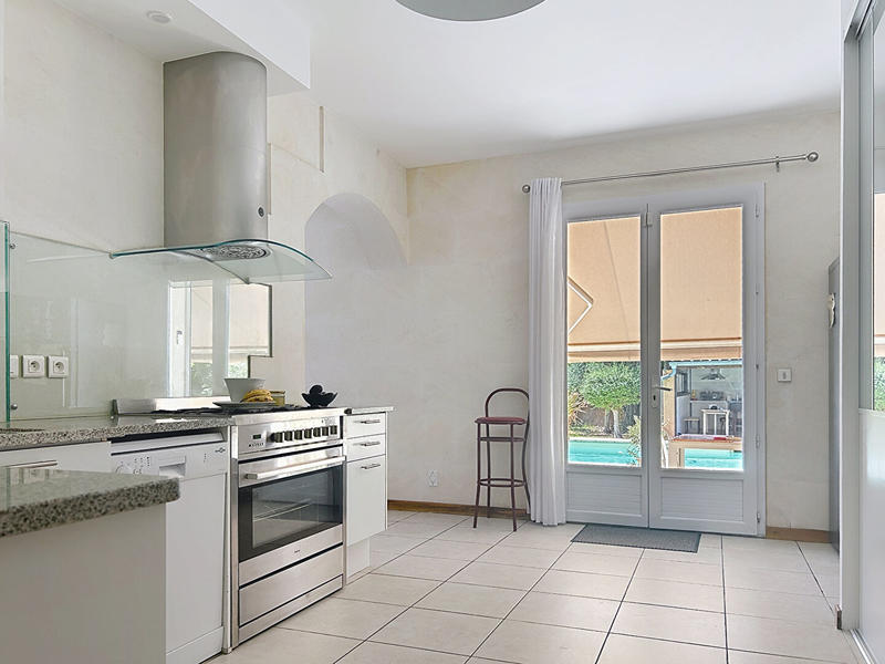 Maison - 300 m² - 7 pièces