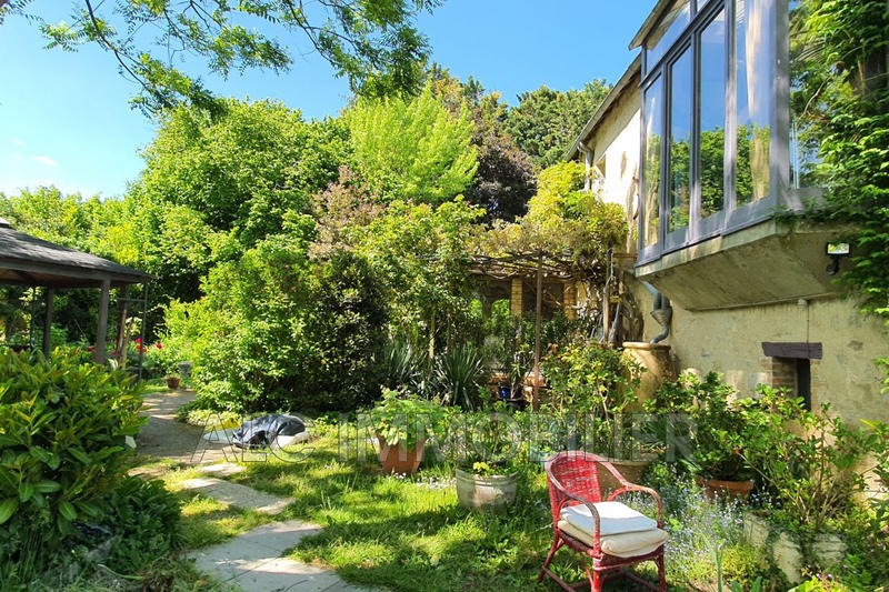 Maison - 250 m² - 9 pièces