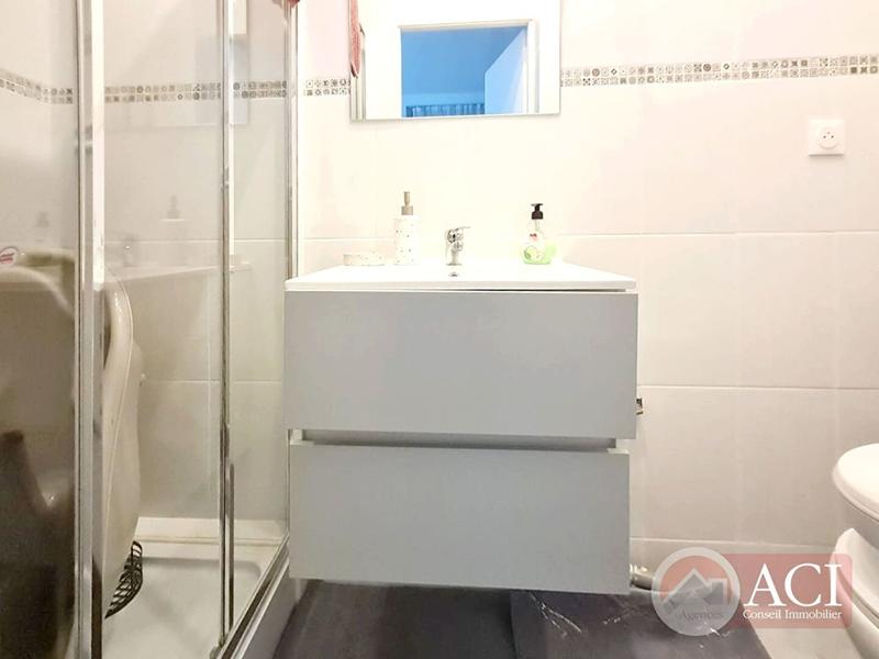 Maison - 230 m² - 13 pièces