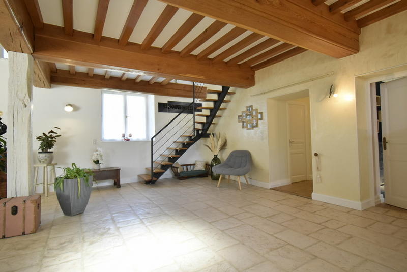 Maison - 420 m² - 11 pièces