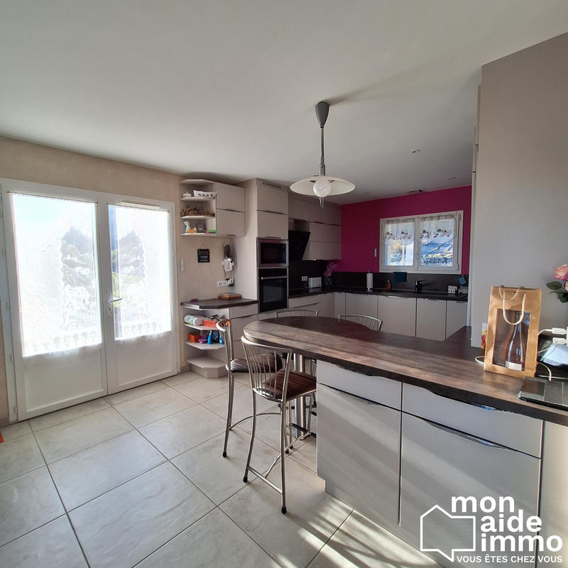 Maison - 235 m² - 7 pièces