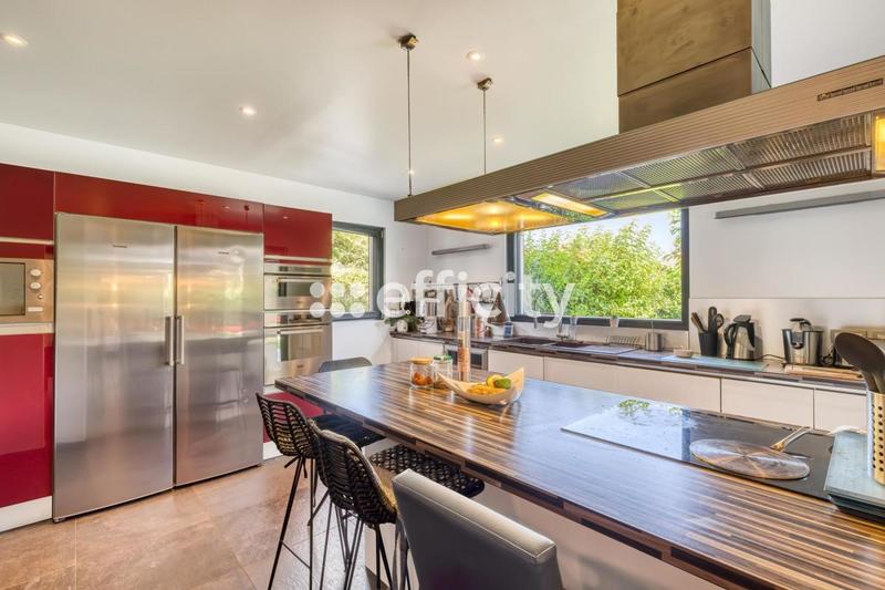 Maison - 197 m² - 6 pièces