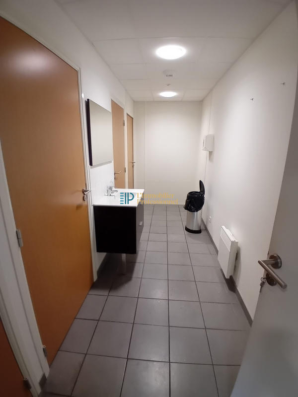 Bureau - 111 m² - 5 pièces