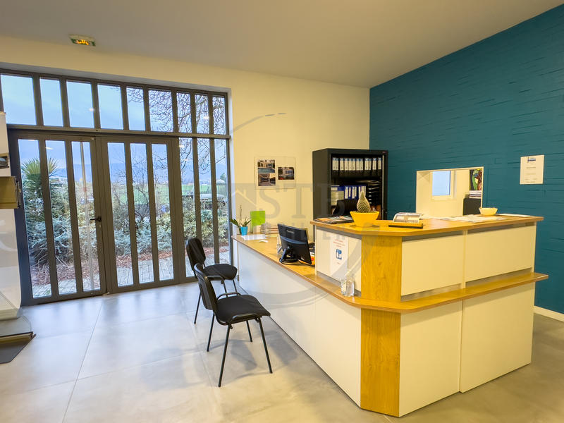 Local commercial - 215 m²