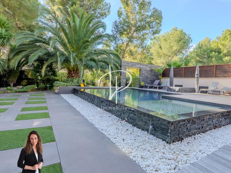 Villa - 291 m² - 8 pièces