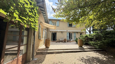 Maison - 300 m² - 8 pièces