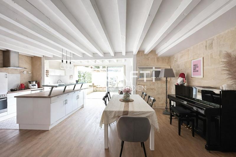 Maison - 161 m² - 6 pièces