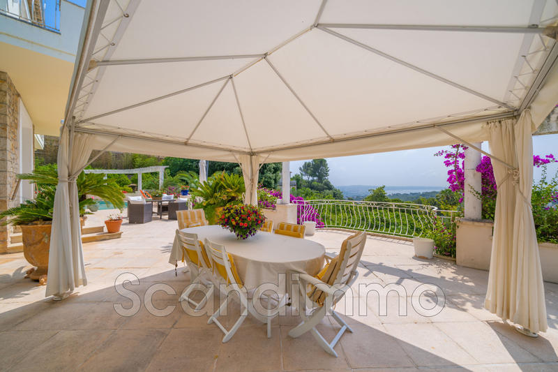 Maison - 225 m² - 6 pièces