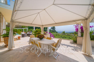 Maison - 225 m² - 6 pièces