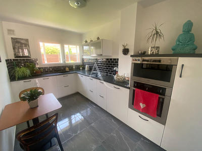 Maison - 94 m² - 5 pièces