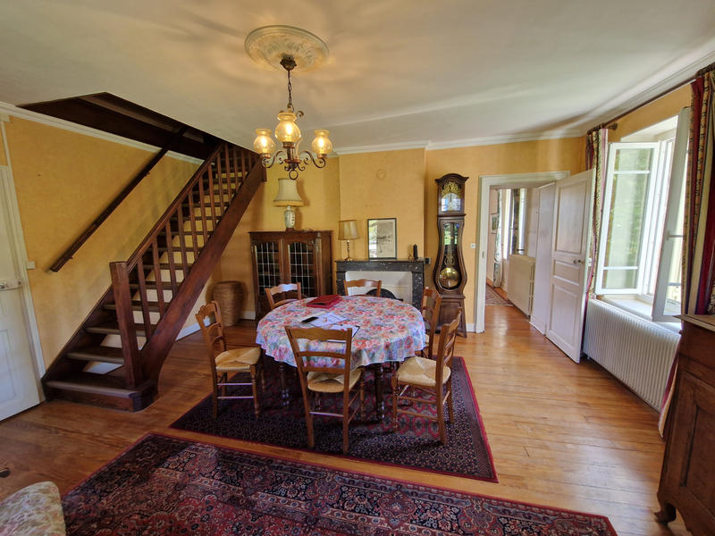 Maison - 186 m² - 8 pièces