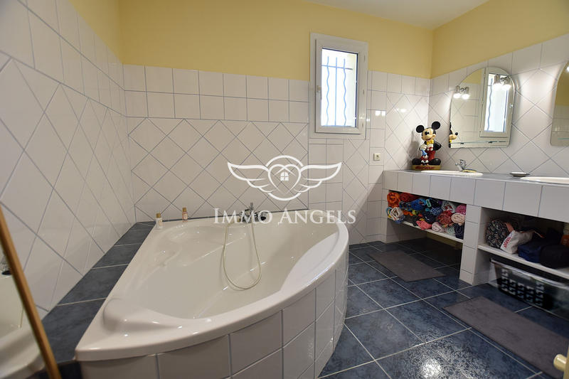 Villa - 206 m² - 9 pièces