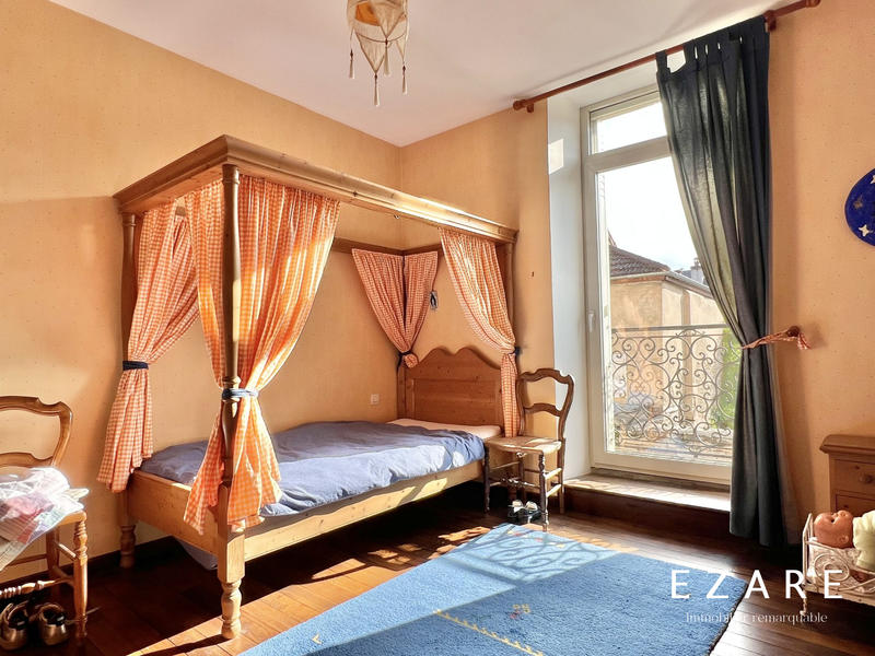 Maison - 315 m² - 12 pièces