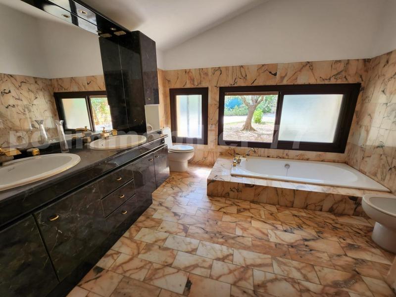 Villa - 271 m² - 8 pièces