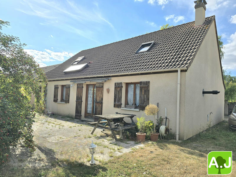 Maison traditionnelle - 137 m² - 8 pièces