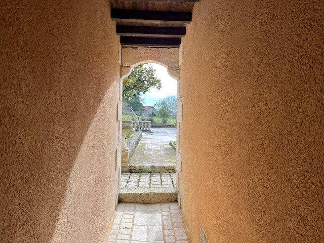 Maison traditionnelle - 330 m² - 10 pièces