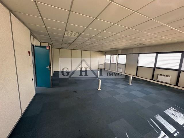 Entrepôt - 2 816 m²