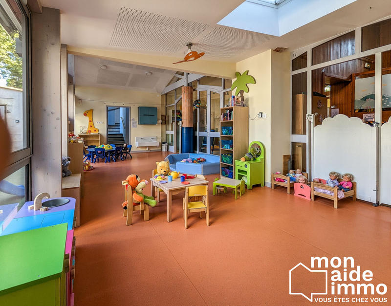 Local d'activités - 280 m² - 15 pièces