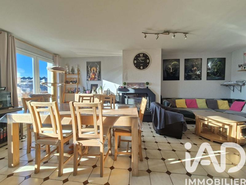 Maison - 99 m² - 5 pièces