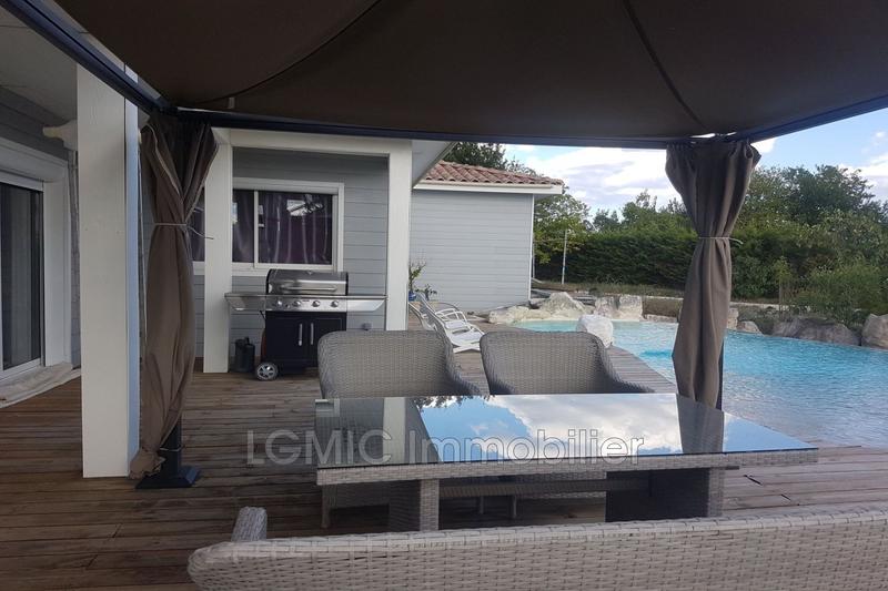 Maison - 236 m² - 8 pièces