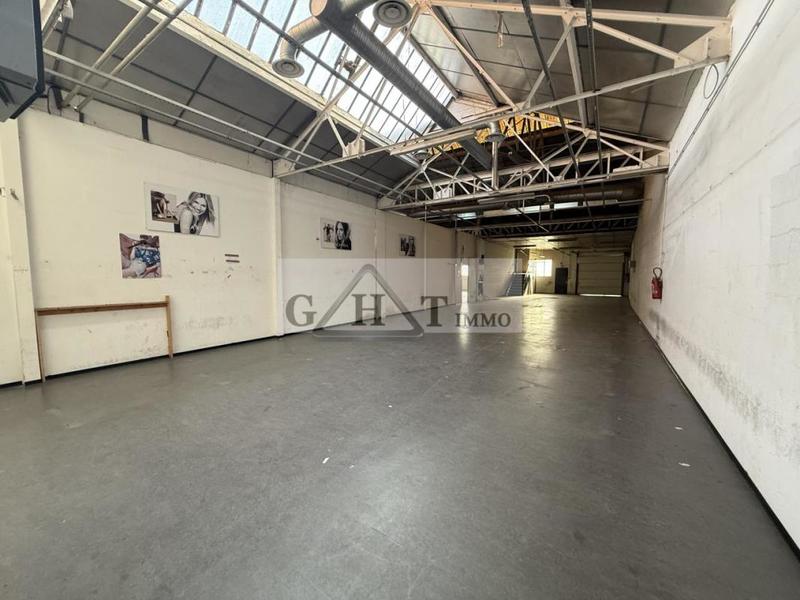 Entrepôt - 900 m²