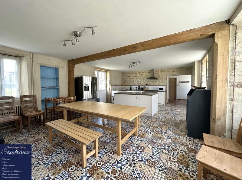 Maison - 350 m² - 16 pièces